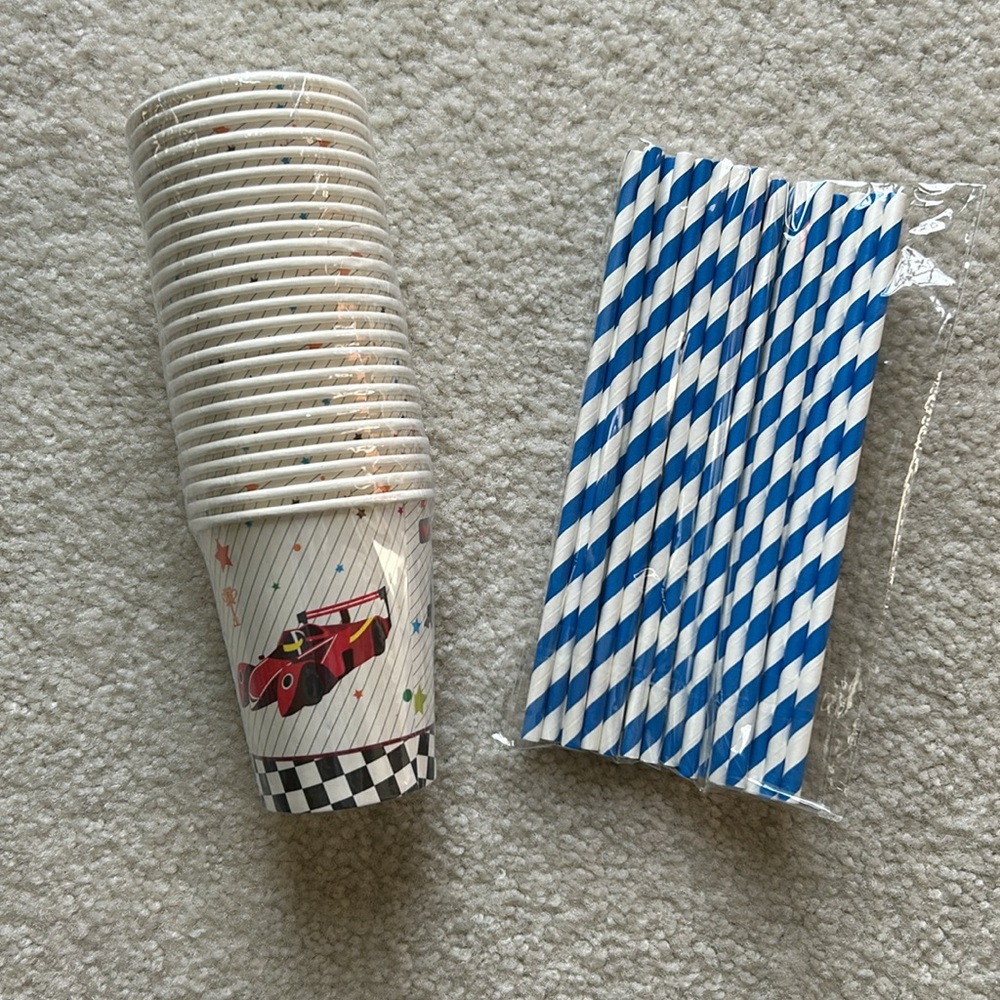 Race Car Party Supplies Set - Picture 3 of 8
